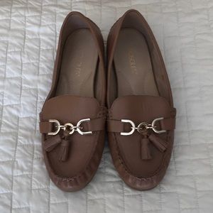 Worn once Aerosoles flat shoes. 8 1/2 wide